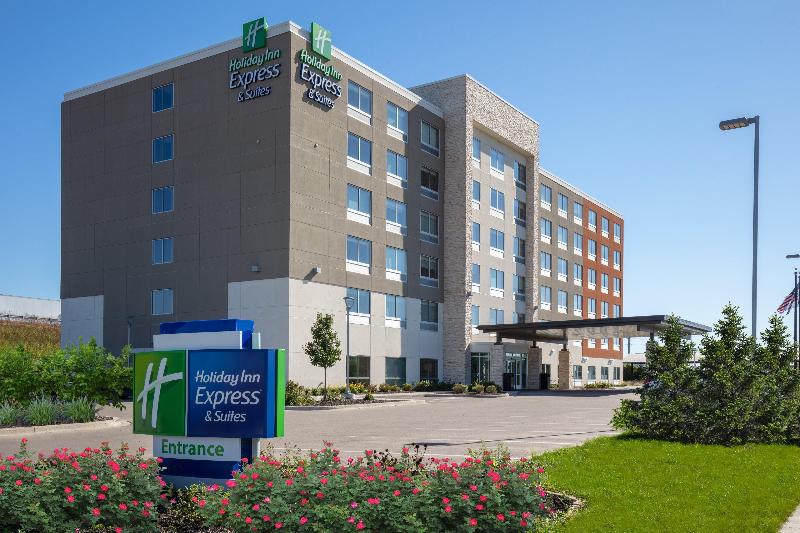 Holiday Inn Express & Suites Beloit image