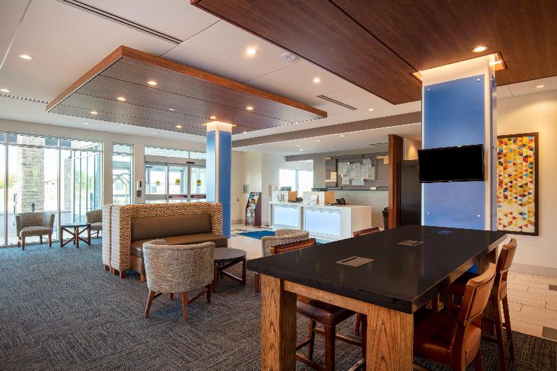 Holiday Inn Express & Suites Beloit image