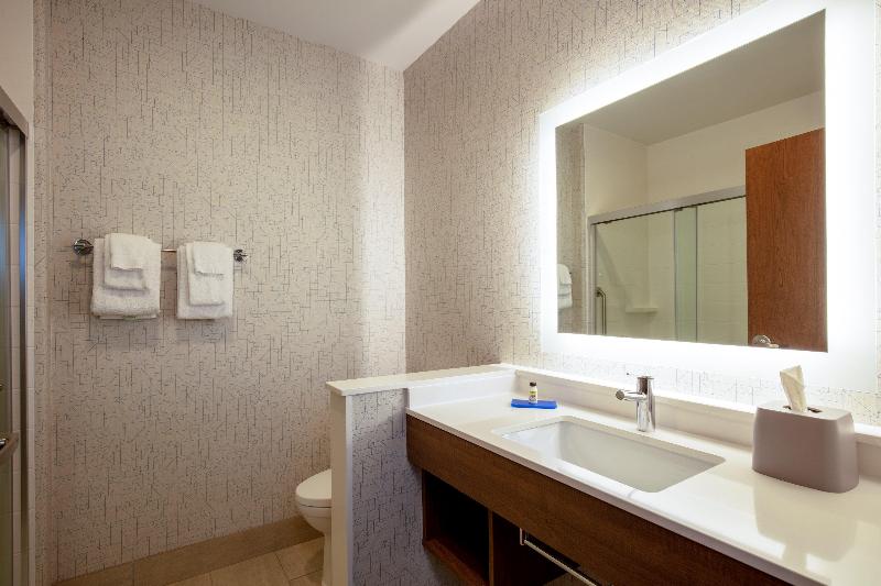 Holiday Inn Express & Suites Beloit image