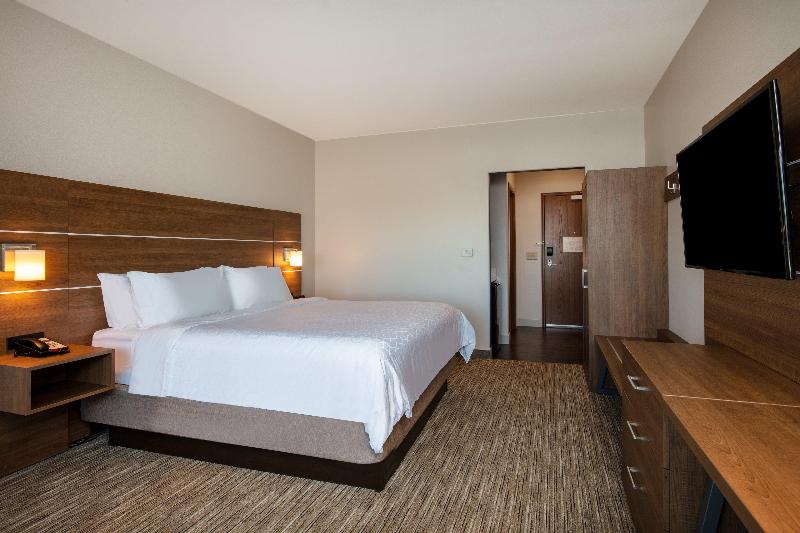 Holiday Inn Express & Suites Beloit image