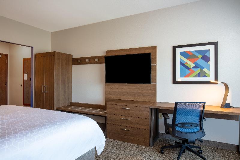 Holiday Inn Express & Suites Beloit image