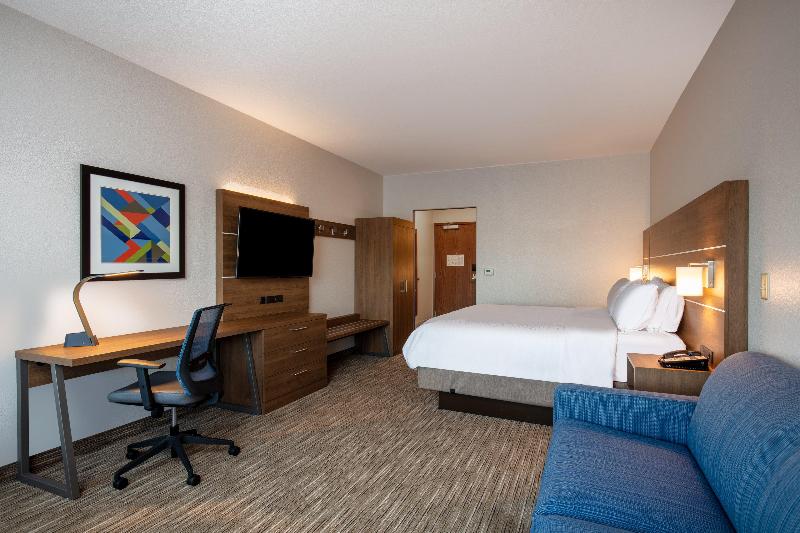Holiday Inn Express & Suites Beloit image