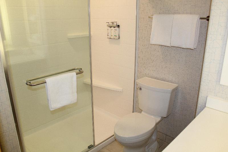 Holiday Inn Express & Suites Beloit image