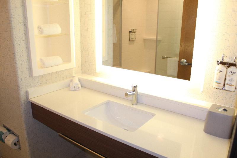 Holiday Inn Express & Suites Beloit image