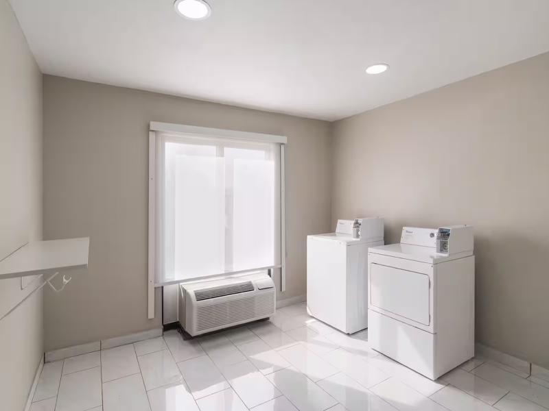 La Quinta Inn & Suites by Wyndham Bessemer image