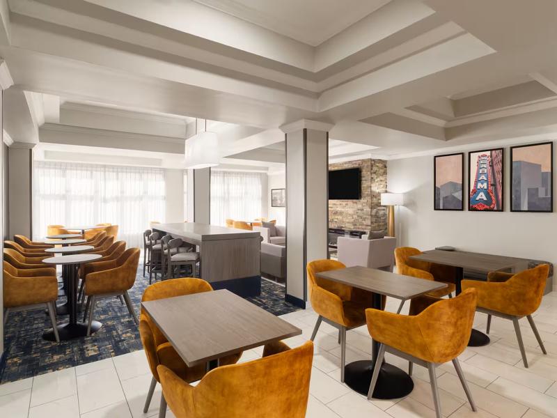 La Quinta Inn & Suites by Wyndham Bessemer image