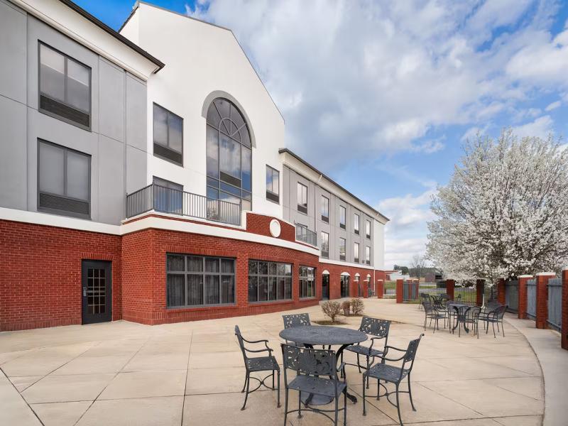 La Quinta Inn & Suites by Wyndham Bessemer image
