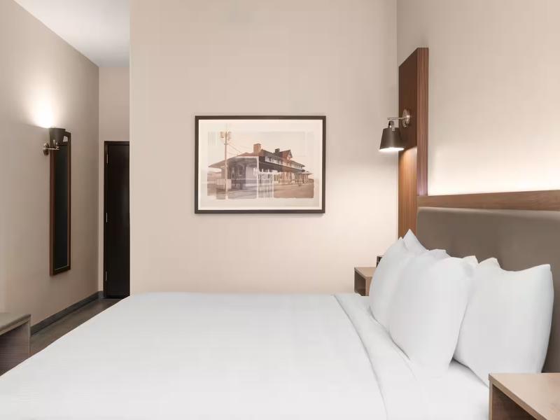 La Quinta Inn & Suites by Wyndham Bessemer image