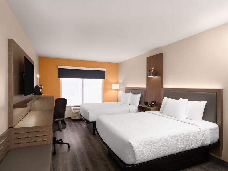 La Quinta Inn & Suites by Wyndham Bessemer image