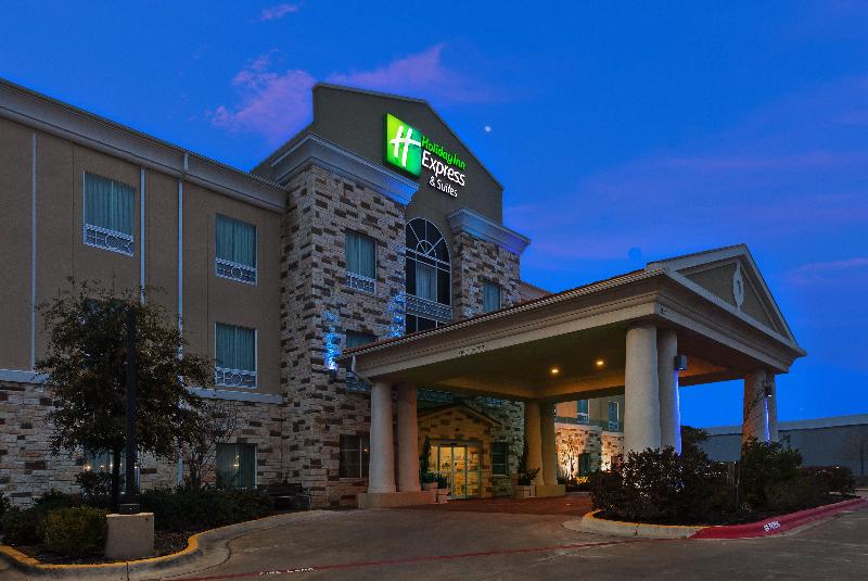Holiday Inn Express & Suites Brady By IHG