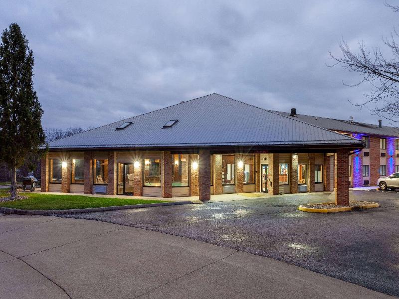 Days Inn by Wyndham Wooster image