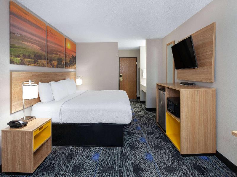 Days Inn by Wyndham Wooster image