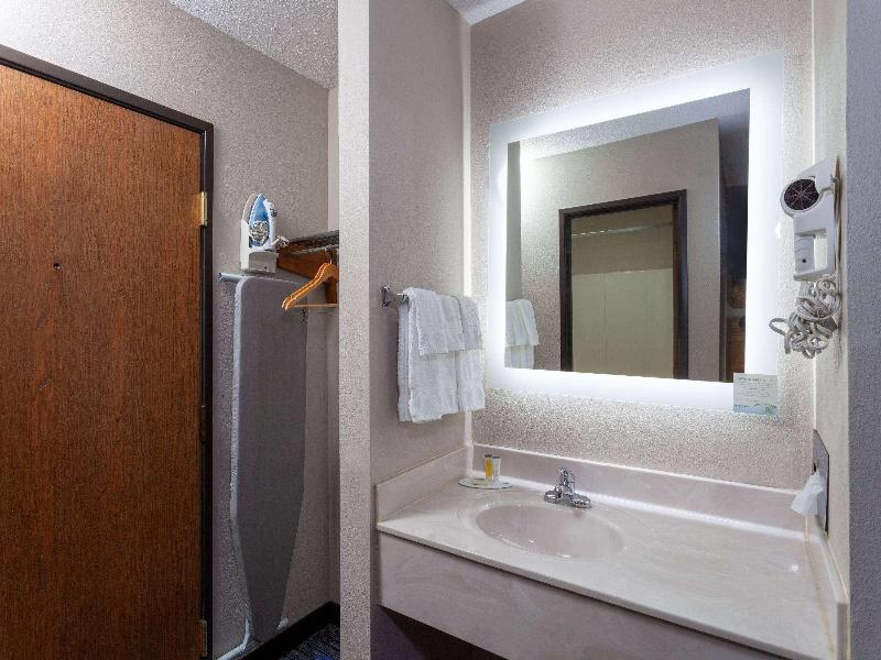 Days Inn by Wyndham Wooster image