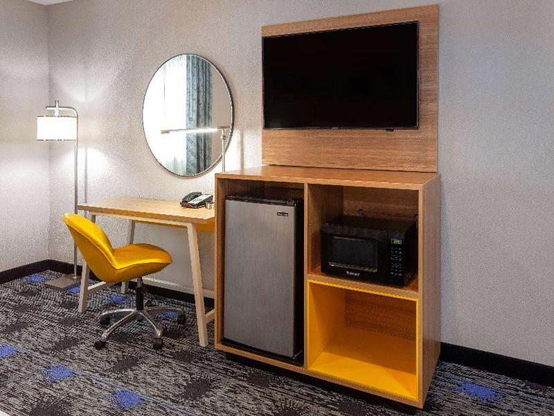 Days Inn by Wyndham Wooster image