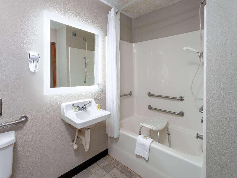Days Inn by Wyndham Wooster image