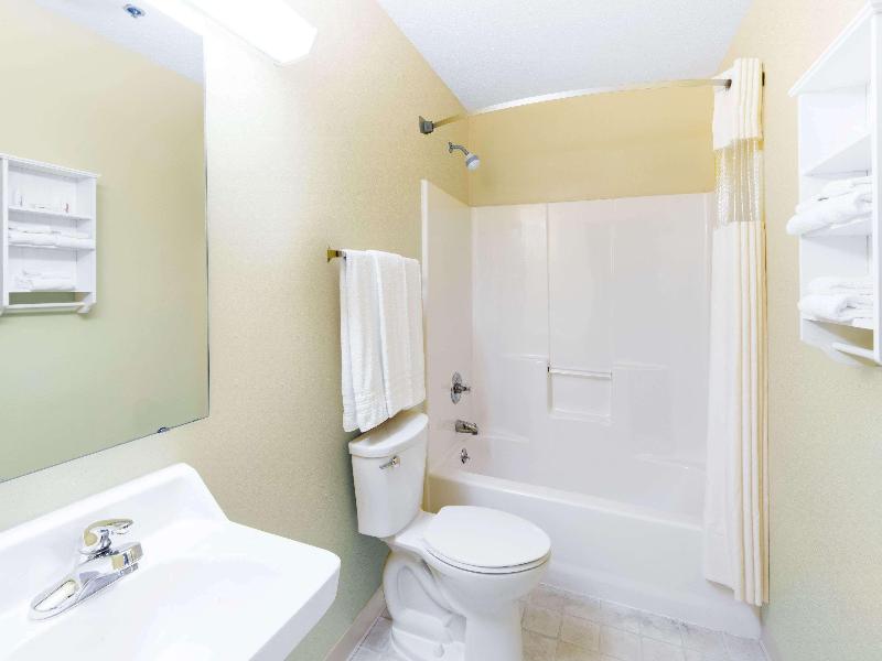 Days Inn by Wyndham Wooster image