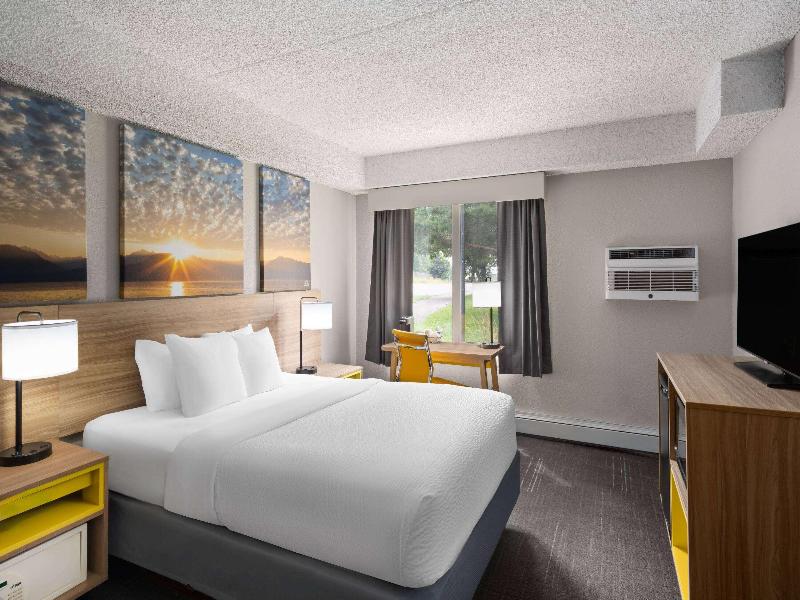 Days Inn & Suites by Wyndham Bozeman image