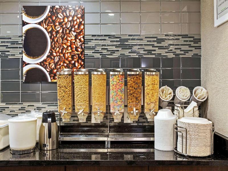 La Quinta Inn & Suites Boston Andover image