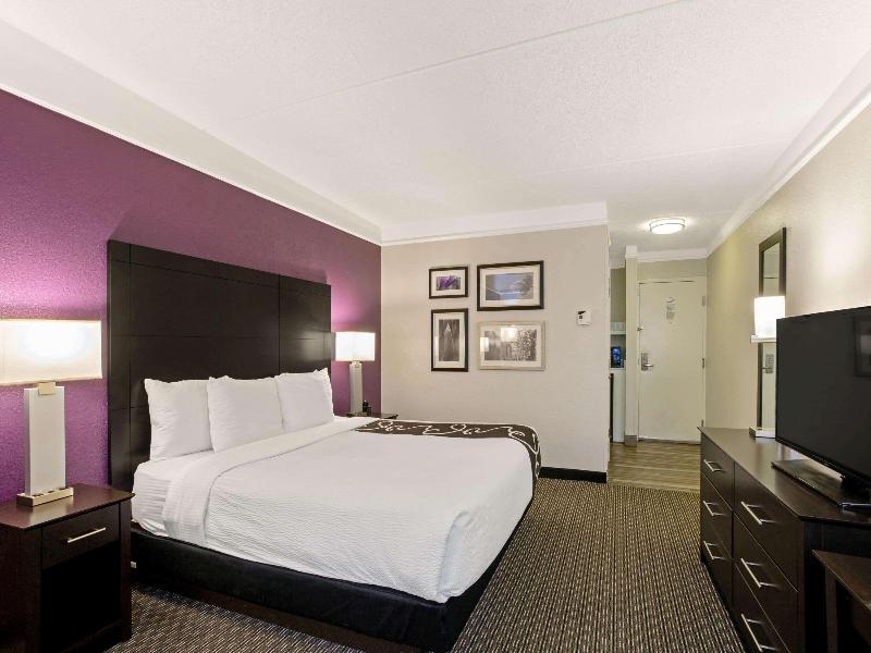La Quinta Inn & Suites Boston Andover image