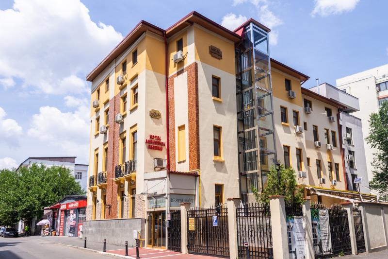 Amphitryon Hotel image