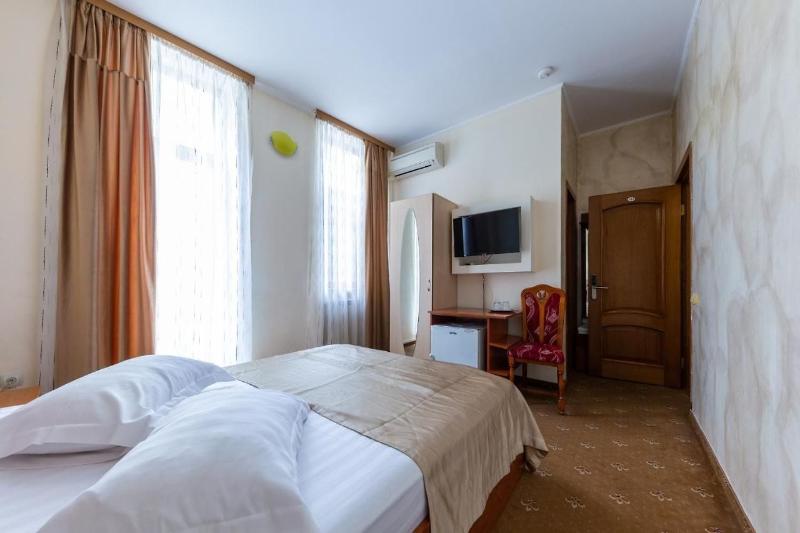Amphitryon Hotel 2