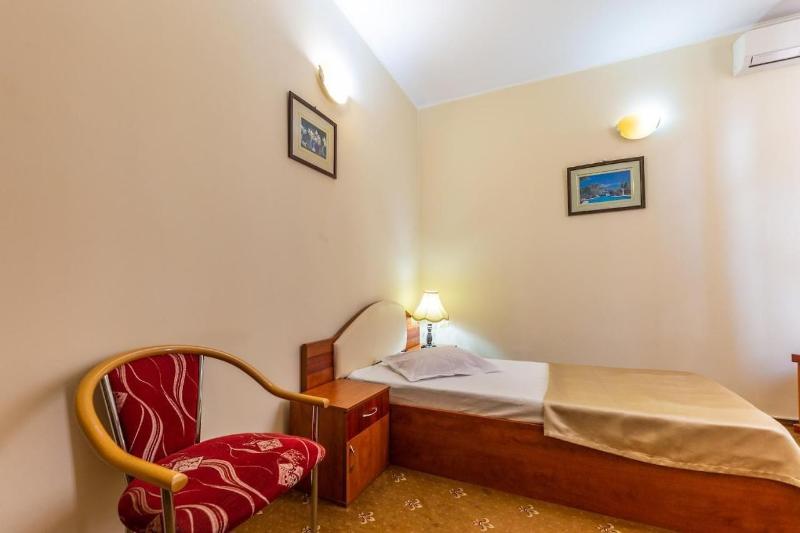 Amphitryon Hotel 3