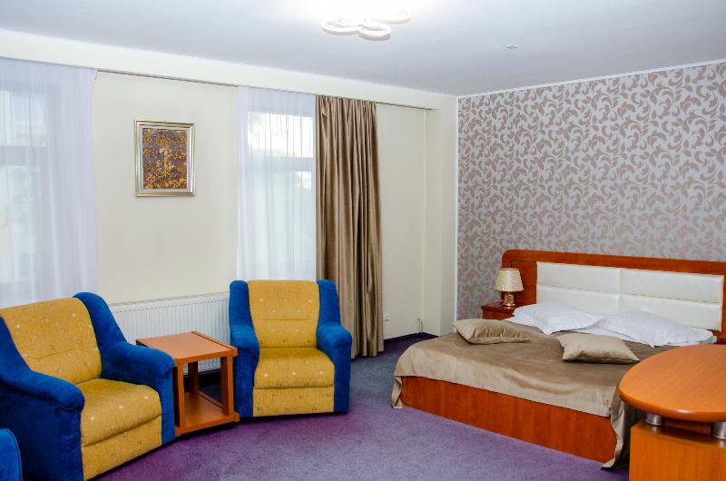 Amphitryon Hotel 4
