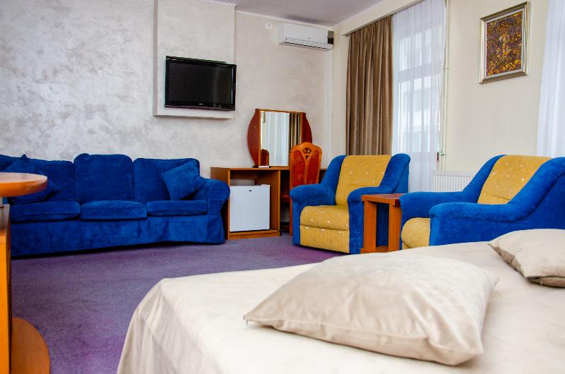 Amphitryon Hotel 5