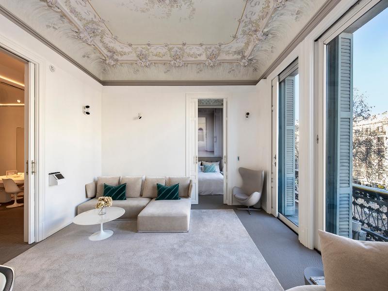 El Palauet Modernist Suites image