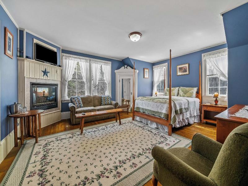 DOUBLE SUPERIOR QUEEN BED
