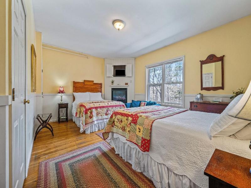 QUADRUPLE TWO QUEEN BEDS — photo 6