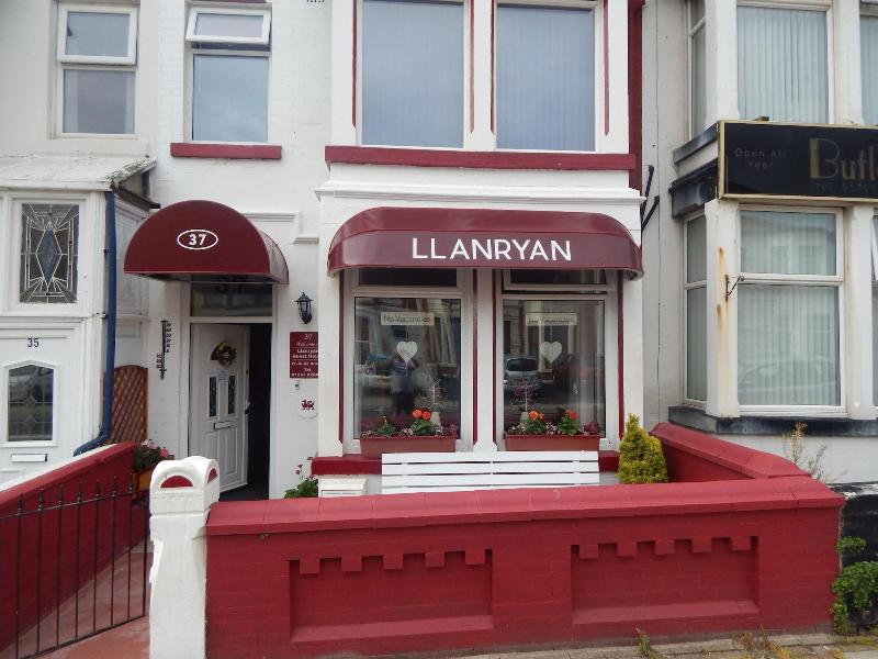 Llanryan Guest House 2