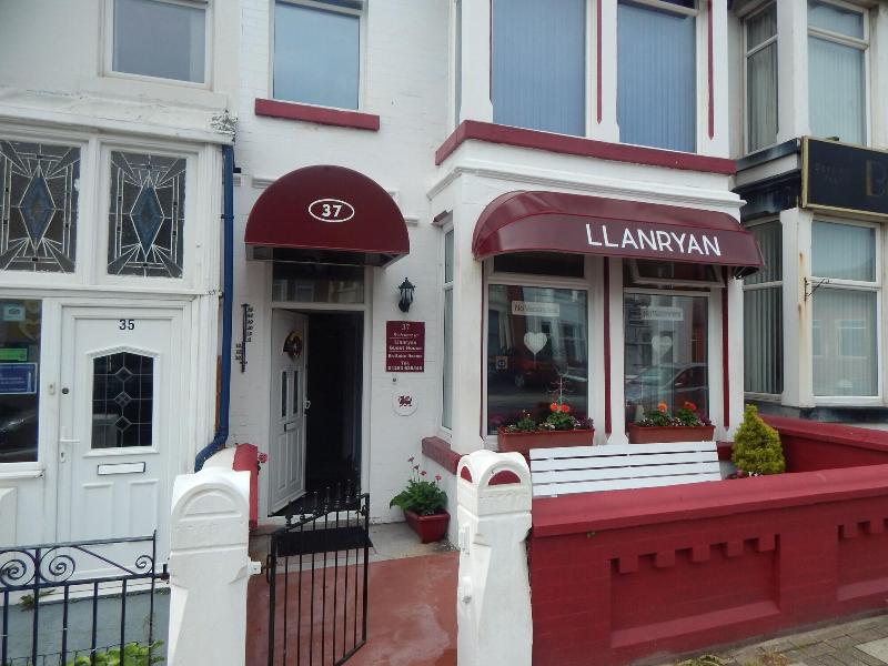 Llanryan Guest House 3