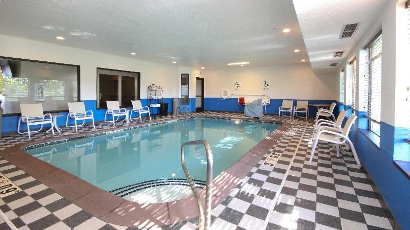 Holiday Inn Express Marshall PIS