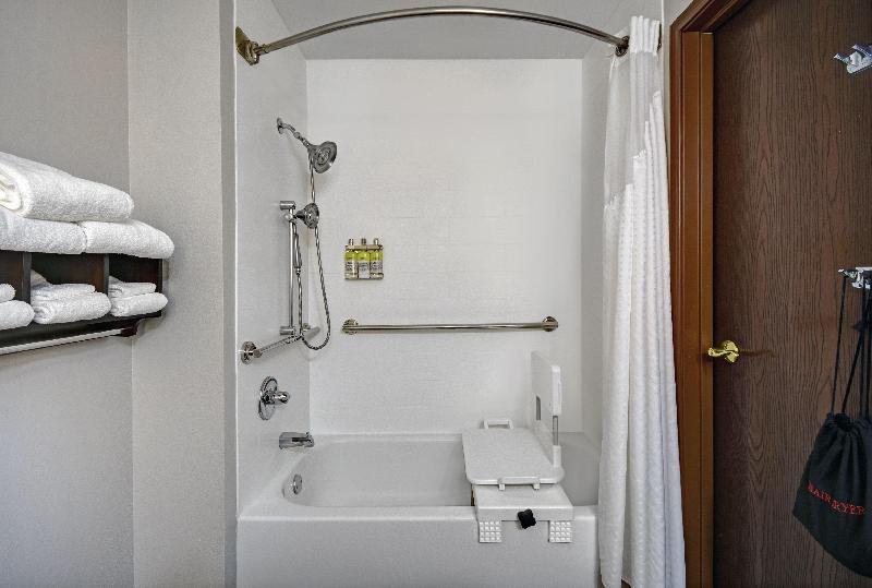 Holiday Inn Express Marshall photo 7