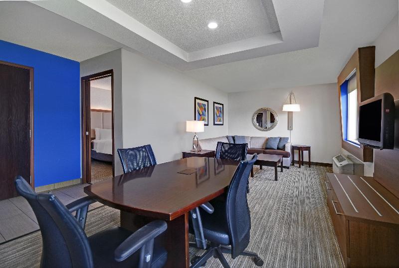 Holiday Inn Express Marshall photo 16