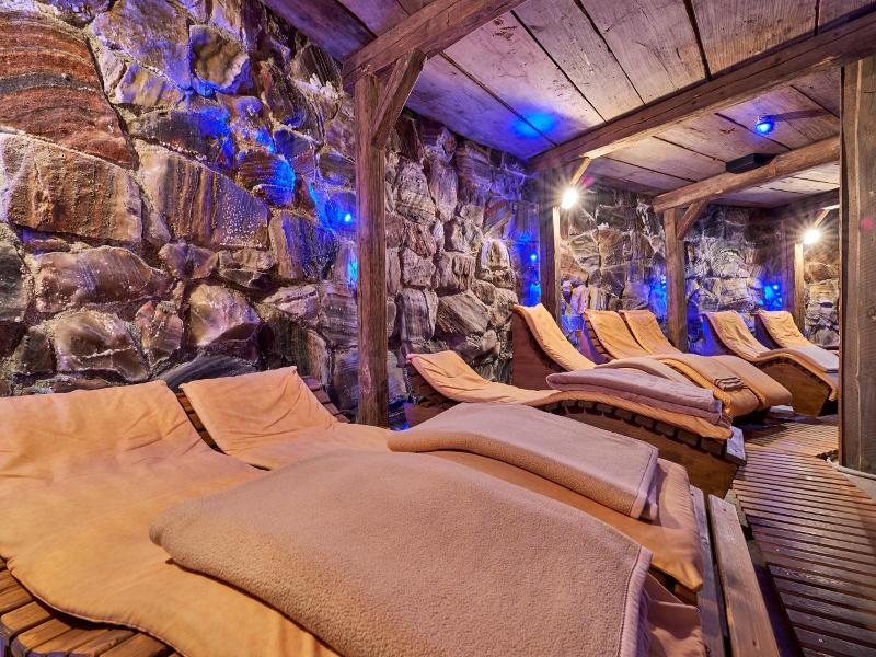 Sport & Wellnesshotel Angerhof image