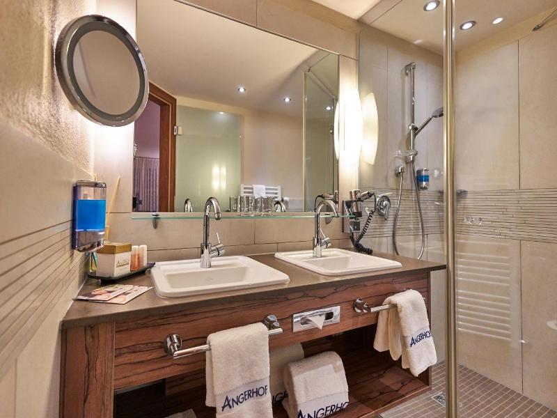 Sport & Wellnesshotel Angerhof image