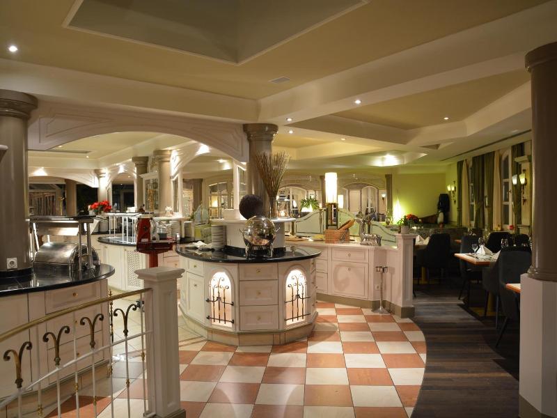 Sport & Wellnesshotel Angerhof image