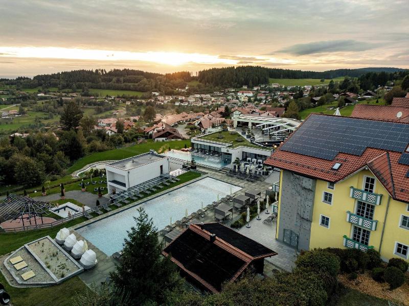 Sport & Wellnesshotel Angerhof image
