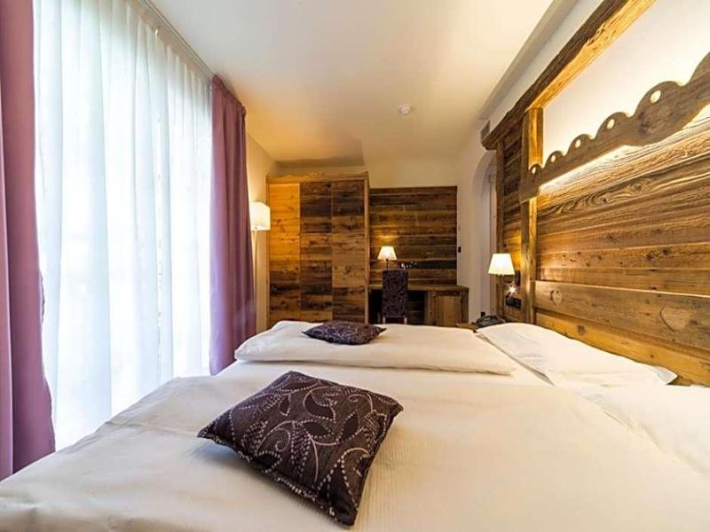 Hotel AlpHoliday dolomiti image