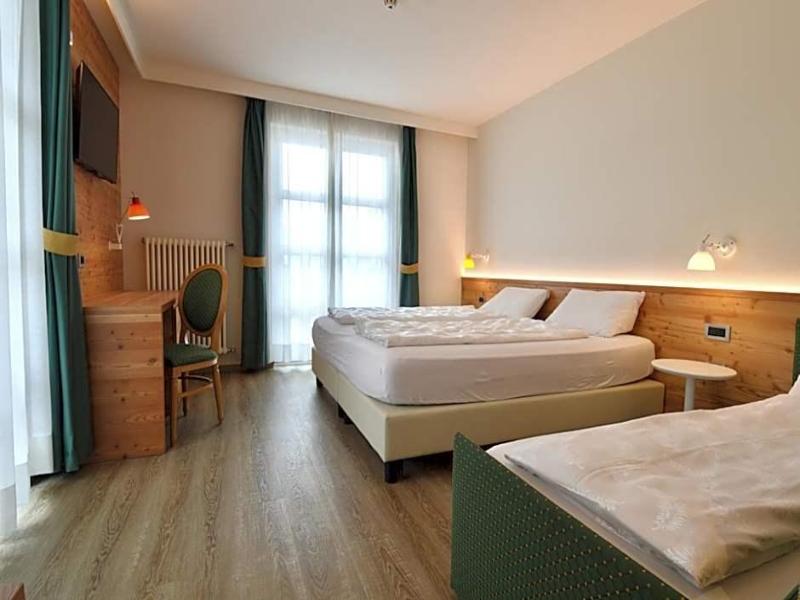 Hotel AlpHoliday dolomiti image
