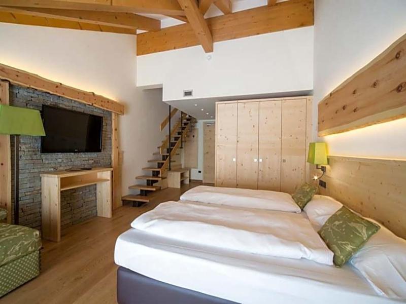 Hotel AlpHoliday dolomiti image