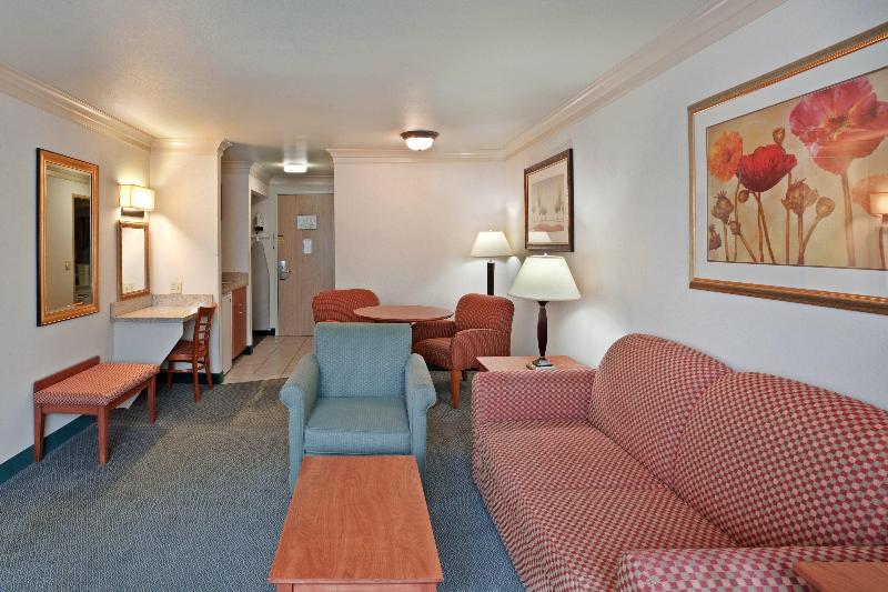 Holiday Inn Express & Suites Burlington By IHG image