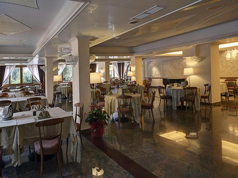 Hotel Apeneste image