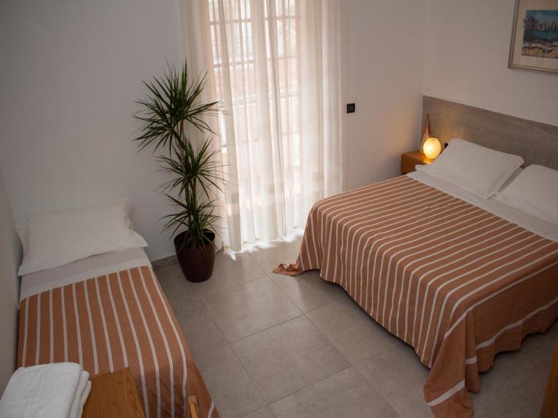 Hotel Apeneste image