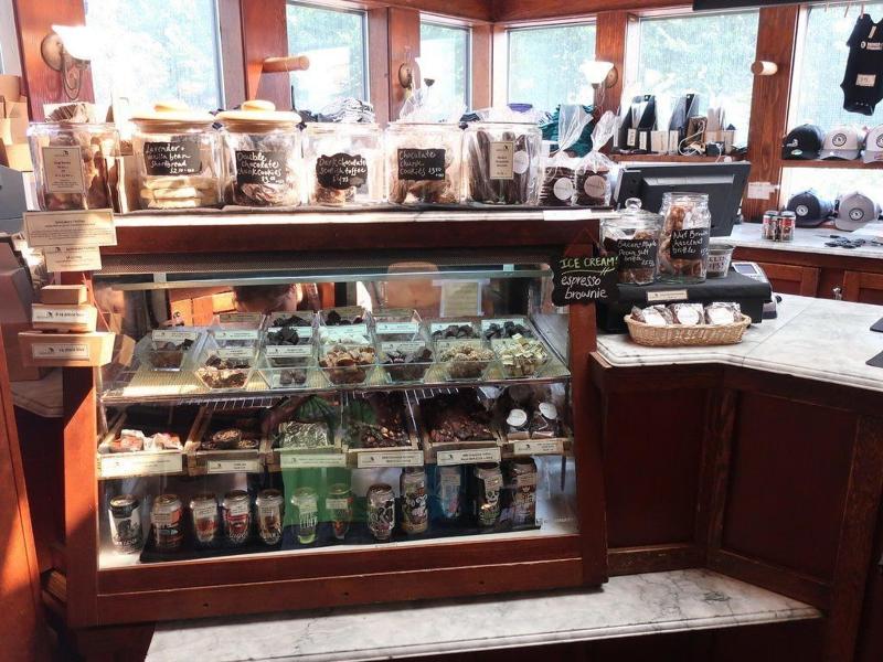 Spinnakers Brew Pub & Guest Houses image
