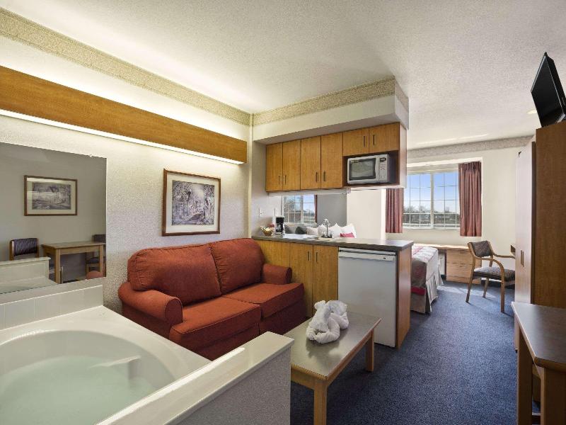 Ramada Limited & Suites Bloomington — photo 20