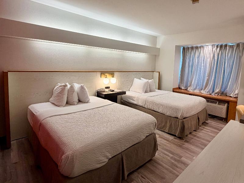 DOUBLE TWO QUEEN BEDS NON SMOKING — photo 8