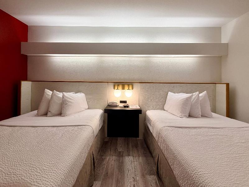 DOUBLE TWO QUEEN BEDS NON SMOKING — photo 7